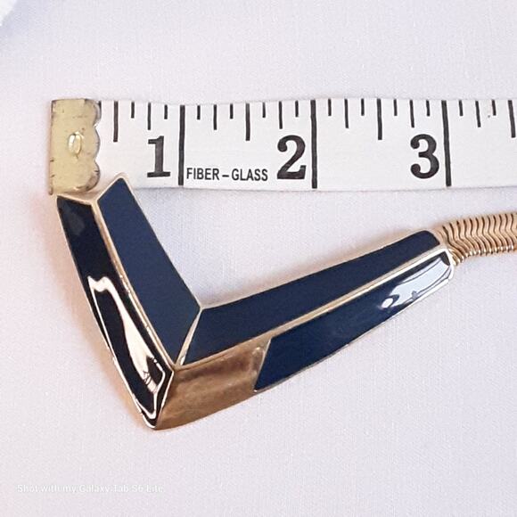 Trifari Necklace  Gold Tone Flat Snake Chain Navy Blue Enamel Hook Clasp Pendant - Picture 10 of 13